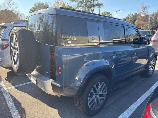 2021 Land Rover Defender 110 SE
