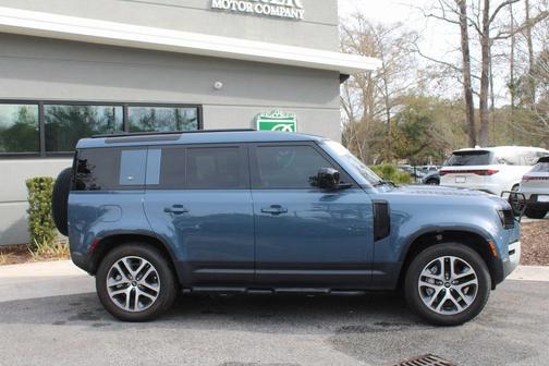 2021 Land Rover Defender 110 SE