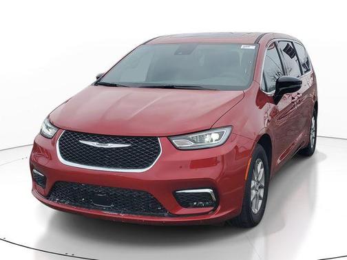 Red Hot Pearlcoat 2026 Chrysler Pacifica L