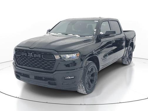 Diamond Black Crystal Pearlcoat 2026 RAM 1500 Big Horn/Lone Star