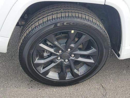 Bright White Clearcoat 2026 Jeep Grand Cherokee Limited