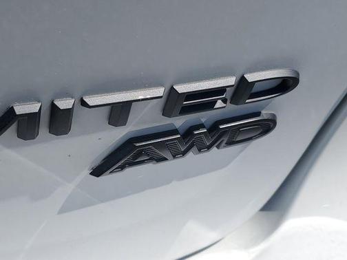 Bright White Clearcoat 2026 Chrysler Pacifica Limited