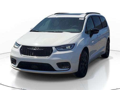 Bright White Clearcoat 2026 Chrysler Pacifica Limited