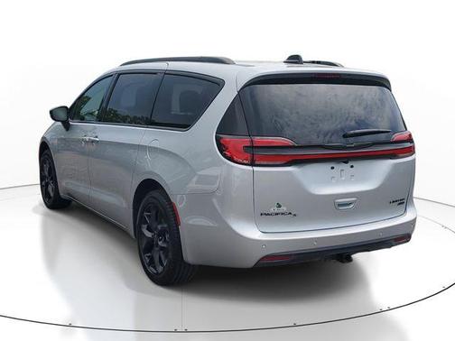 Silver Mist Clearcoat 2026 Chrysler Pacifica Limited