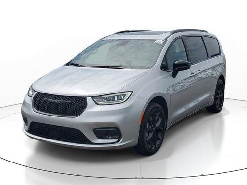 Silver Mist Clearcoat 2026 Chrysler Pacifica Limited