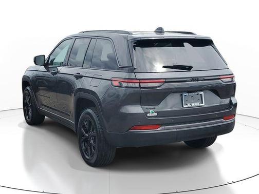 Baltic Gray Metallic Clearcoat 2026 Jeep Grand Cherokee Altitude