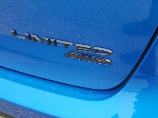 hydro blue pearlcoat 2027 Chrysler Pacifica Limited