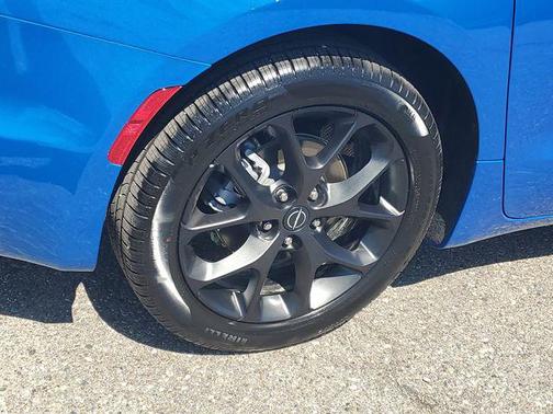 Hydro Blue Pearlcoat 2026 Chrysler Pacifica L