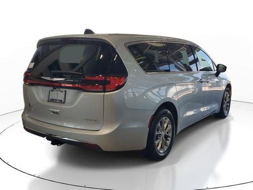 Silver Mist Clearcoat 2026 Chrysler Pacifica Limited