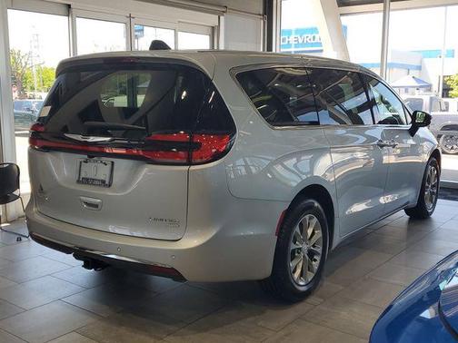 Silver Mist Clearcoat 2026 Chrysler Pacifica Limited