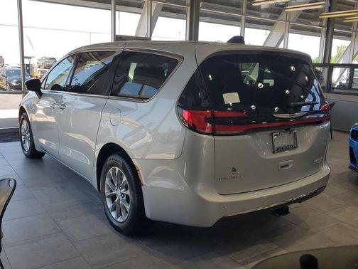Silver Mist Clearcoat 2026 Chrysler Pacifica Limited
