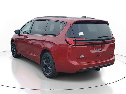red hot pearlcoat 2027 Chrysler Pacifica Limited