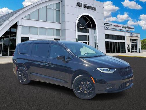 Diamond Black Crystal Pearlcoat 2026 Chrysler Pacifica Limited