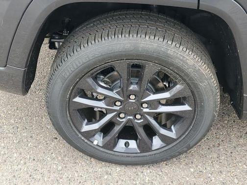 Baltic Gray Metallic Clearcoat 2026 Jeep Grand Cherokee Limited