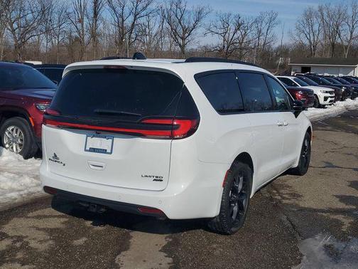 Bright White Clearcoat 2026 Chrysler Pacifica Limited