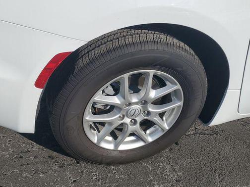 Bright White Clearcoat 2026 Chrysler Pacifica L