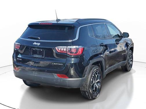 Diamond Black Crystal Pearlcoat 2026 Jeep Compass Limited