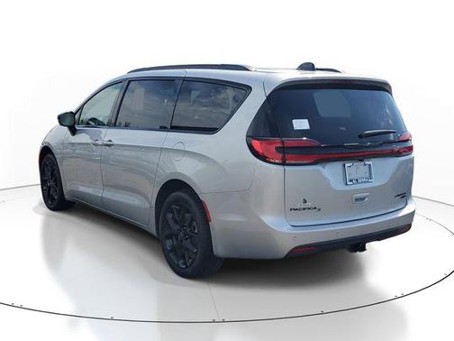 Silver Mist Clearcoat 2026 Chrysler Pacifica Limited