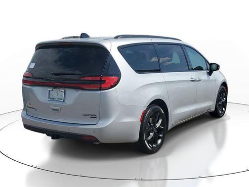 Silver Mist Clearcoat 2026 Chrysler Pacifica Limited