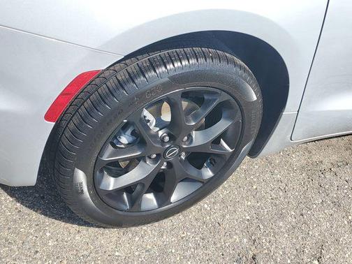 Silver Mist Clearcoat 2026 Chrysler Pacifica Limited