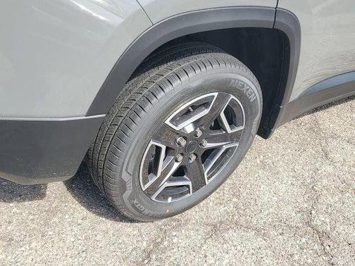 Sting-Gray Clearcoat 2026 Jeep Cherokee Limited