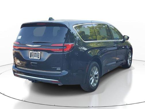 Diamond Black Crystal Pearlcoat 2026 Chrysler Pacifica Limited