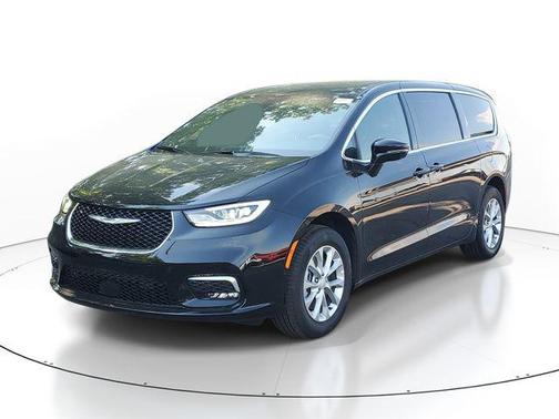 Diamond Black Crystal Pearlcoat 2026 Chrysler Pacifica Limited