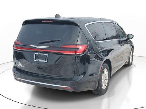 Diamond Black Crystal Pearlcoat 2026 Chrysler Pacifica L