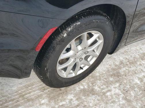 Diamond Black Crystal Pearlcoat 2026 Chrysler Pacifica L