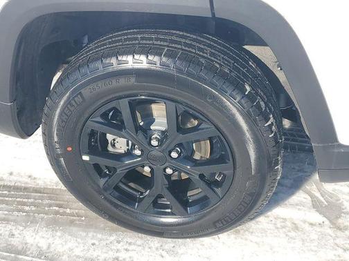 Bright White Clearcoat 2026 Jeep Grand Cherokee Altitude