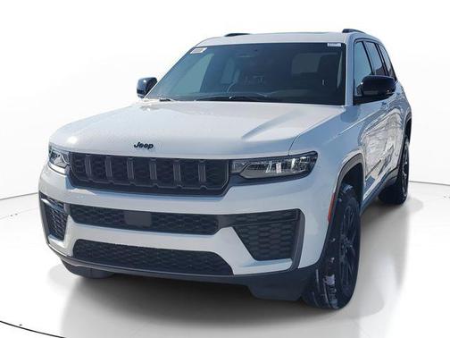 Bright White Clearcoat 2026 Jeep Grand Cherokee Altitude