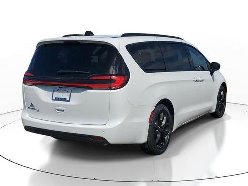 2026 Chrysler Pacifica L