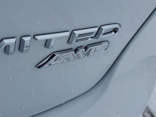 Bright White Clearcoat 2026 Chrysler Pacifica Limited