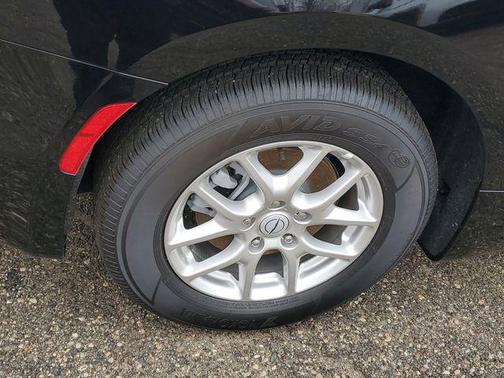 Diamond Black Crystal Pearlcoat 2026 Chrysler Pacifica L