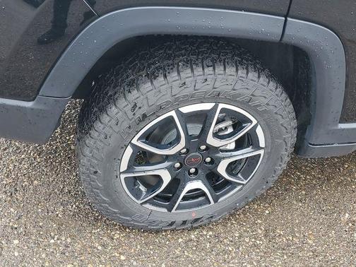 Diamond Black Crystal Pearlcoat 2026 Jeep Compass Trailhawk