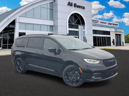 Diamond Black Crystal Pearlcoat 2026 Chrysler Pacifica Limited