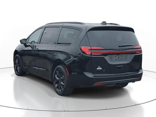 Diamond Black Crystal Pearlcoat 2026 Chrysler Pacifica Limited