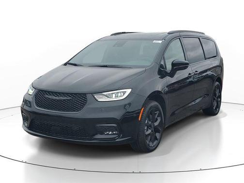 Diamond Black Crystal Pearlcoat 2026 Chrysler Pacifica Limited
