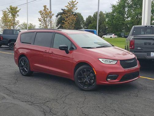 Red Hot Pearlcoat 2026 Chrysler Pacifica Limited