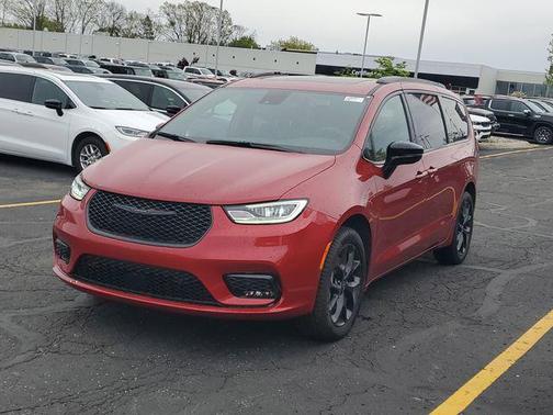 Red Hot Pearlcoat 2026 Chrysler Pacifica Limited