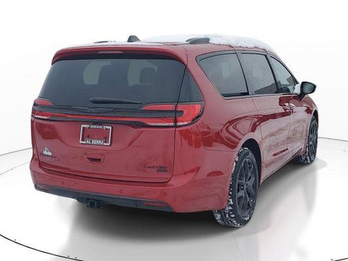 Red Hot Pearlcoat 2026 Chrysler Pacifica Limited