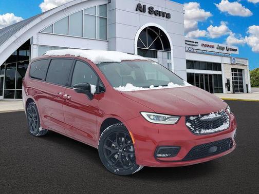 Red Hot Pearlcoat 2026 Chrysler Pacifica Limited