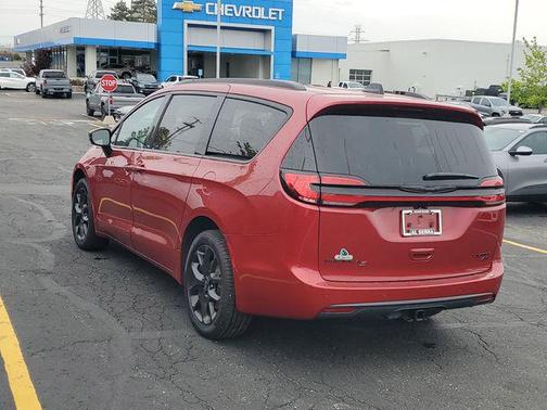 Red Hot Pearlcoat 2026 Chrysler Pacifica Limited