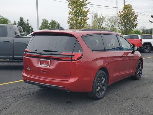 Red Hot Pearlcoat 2026 Chrysler Pacifica Limited