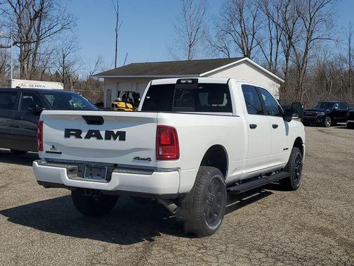 Bright White Clearcoat 2026 RAM 2500 Big Horn Crew Cab 4x4 6'4' Box