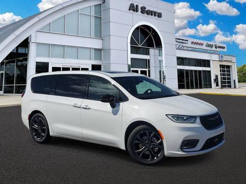 Bright White Clearcoat 2026 Chrysler Pacifica L