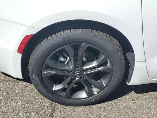 Bright White Clearcoat 2026 Chrysler Pacifica L