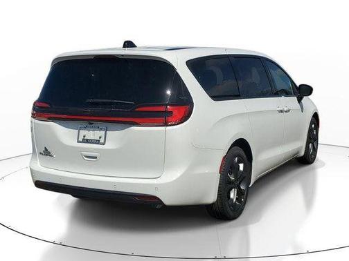 Bright White Clearcoat 2026 Chrysler Pacifica L
