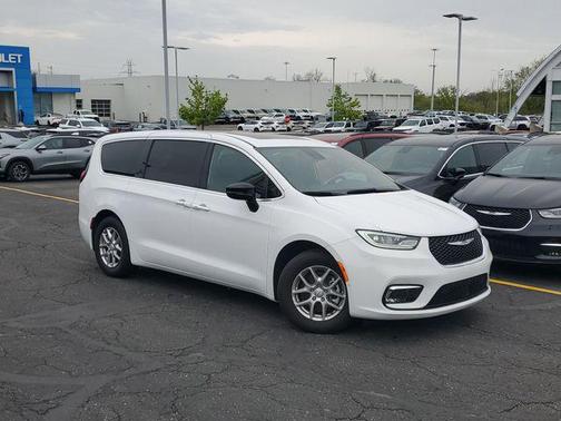 Bright White Clearcoat 2026 Chrysler Pacifica L