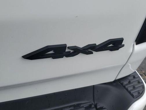 Ivory White Tri-Coat Pearlcoat 2026 RAM 1500 Laramie